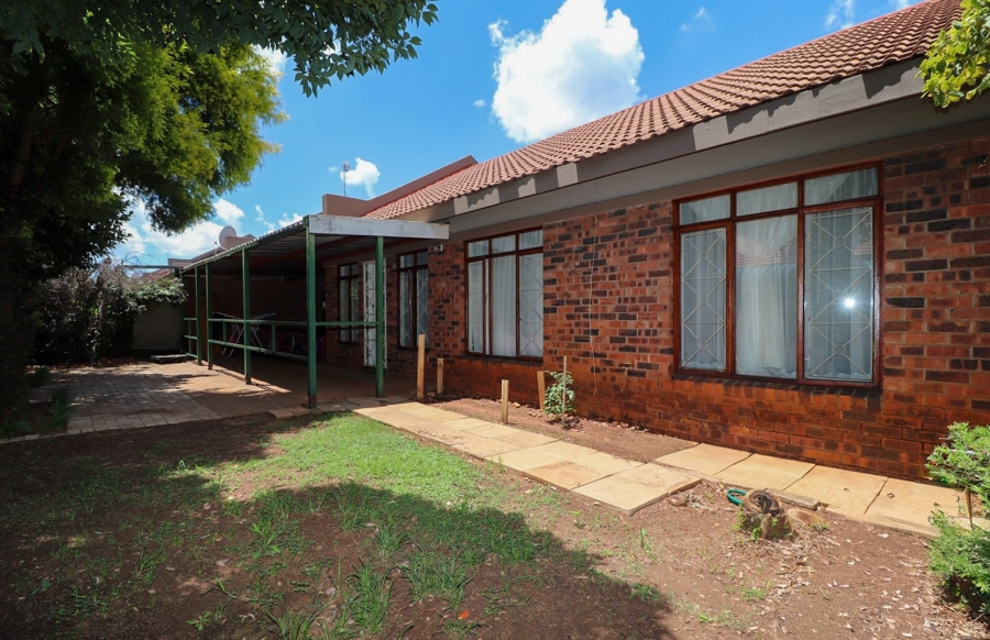 3 Bedroom Property for Sale in Flamwood North West